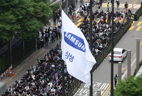 Samsung Chip Workers Edging Toward Complete Strike